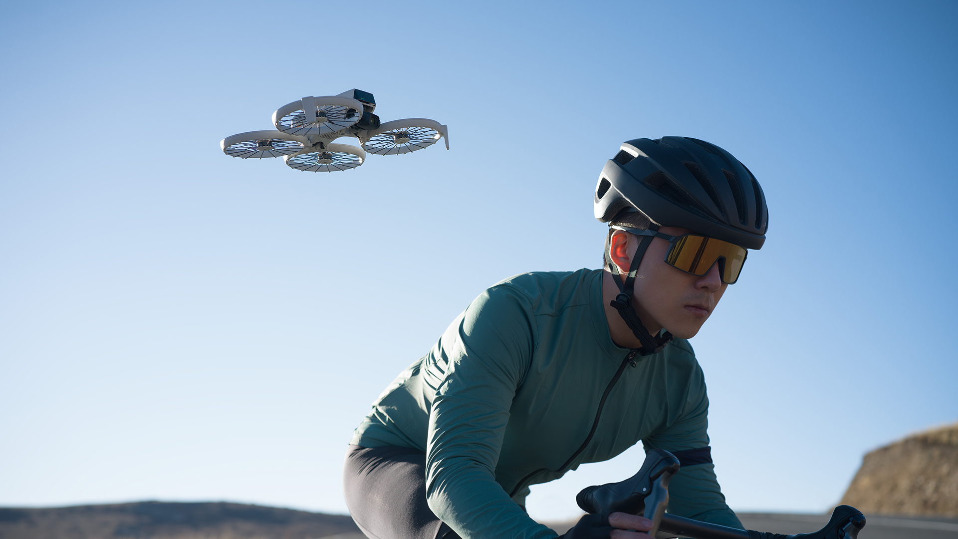 DJI Flip ile açık havada bisiklet yolculuğu